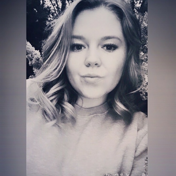 Meet your Posher, Cassie - Picture 1 of 1